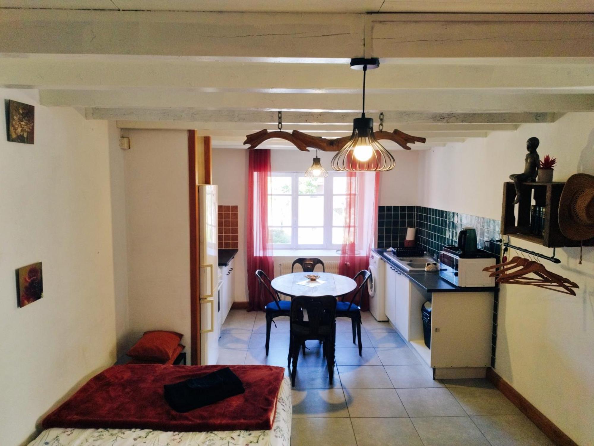 Charmant Studio Tout Equipe Olliergues Экстерьер фото